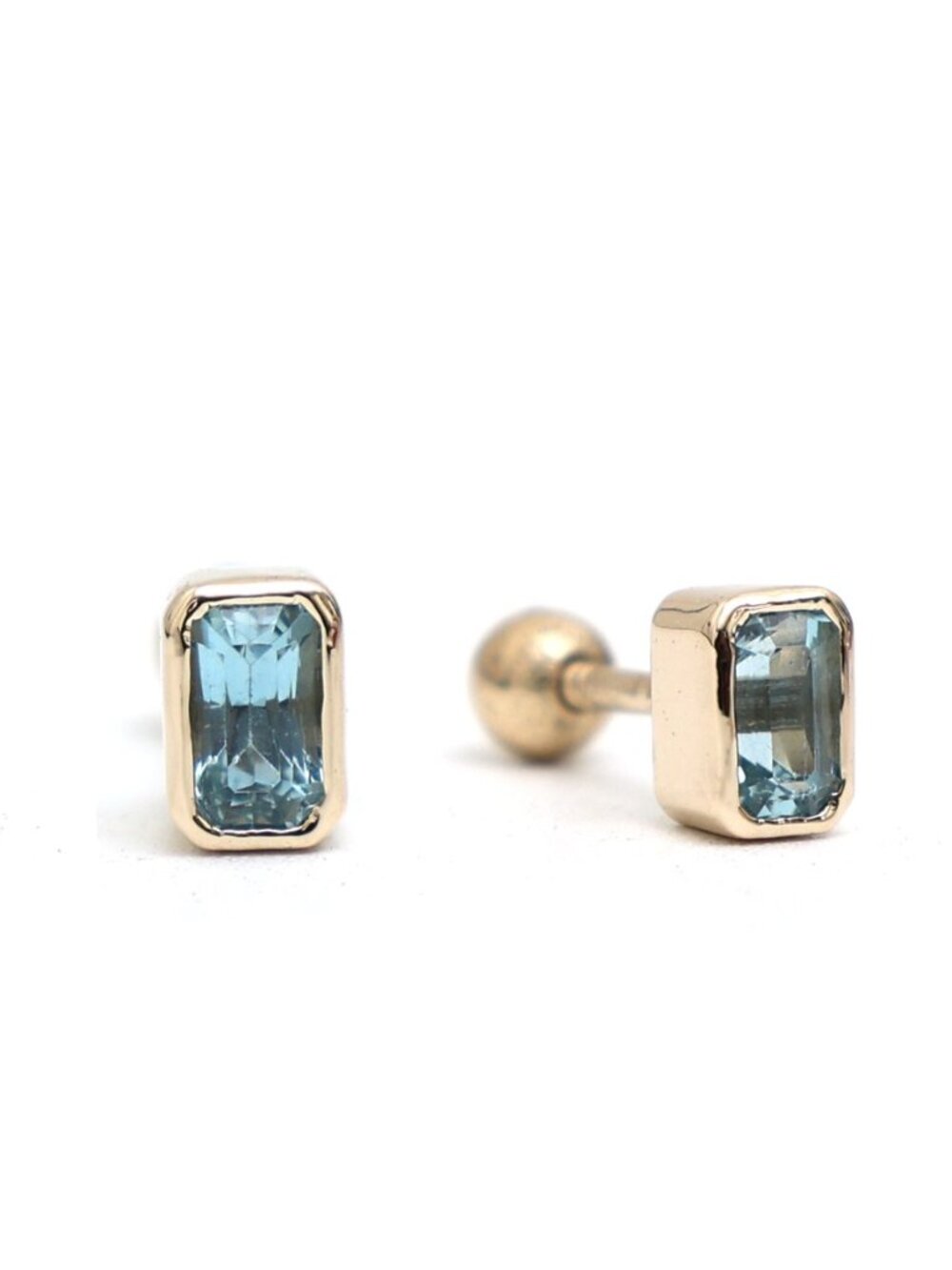 Aquamarine Baguette Stud Earrings in 14K Yellow Gold